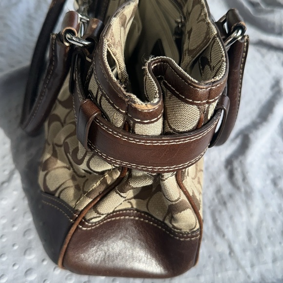 Hampton Business Tote - Picture 9 of 16